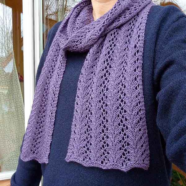 © Strangling Vine Lace Scarf by Nicole Hindes • www.ravelry.com