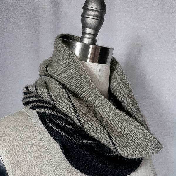 © 2- Colour Air Cowl by beehivewoolshop • www.ravelry.com