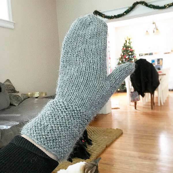 © Hilda Mittens by Kristi Everst • www.ravelry.com