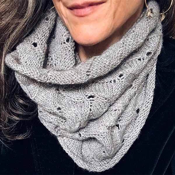 © Santi cowl by Karen Clements from Knit 1 designs • www.knit1designs.com