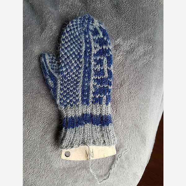 © Speedy Selbu Mittens by Skeindeer Knits • www.ravelry.com