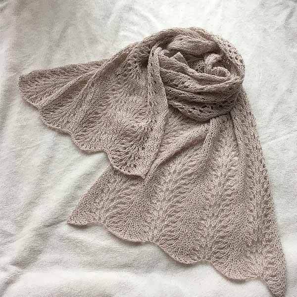 © Feather and Fan Short Scarf by Kelly Faller • www.ravelry.com