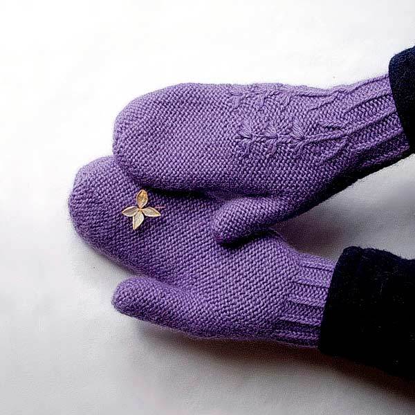 © Justina mitts by Vicky Chan  • www.ravelry.com