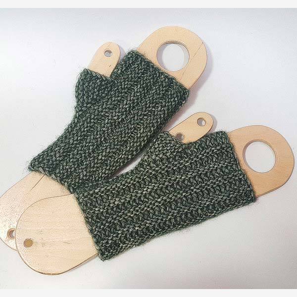© Little Kitten Mitts by Renee Van Hoy • www.ravelry.com
