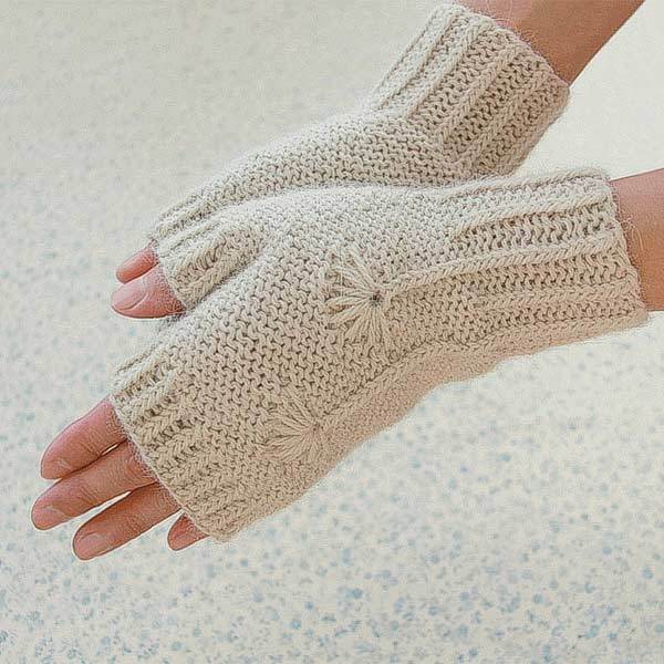 © Sherry - reversible mitts by Vicky Chan • www.ravelry.com