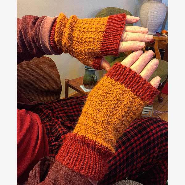 © Dads wristers by eebaird • www.ravelry.com