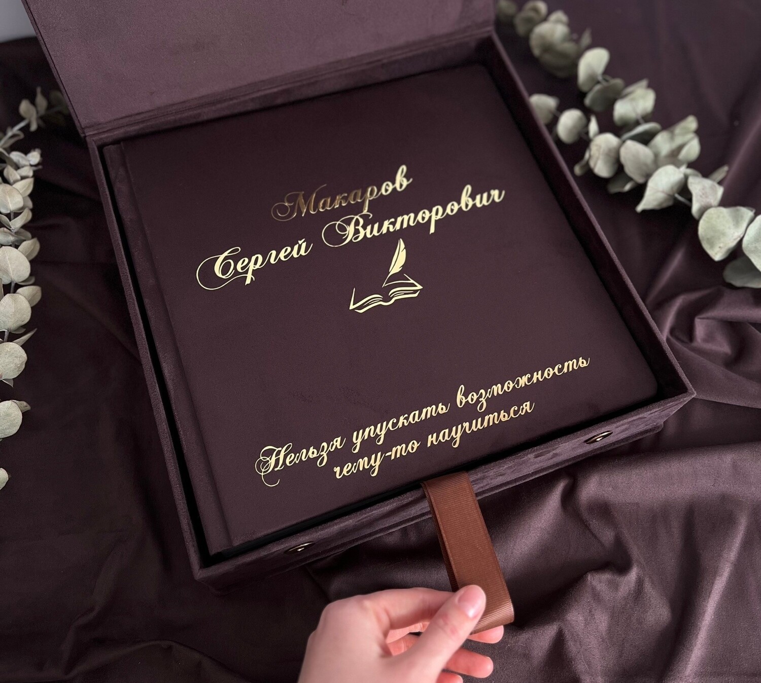 Хранение короба Natra в шкафу в жилой комнате