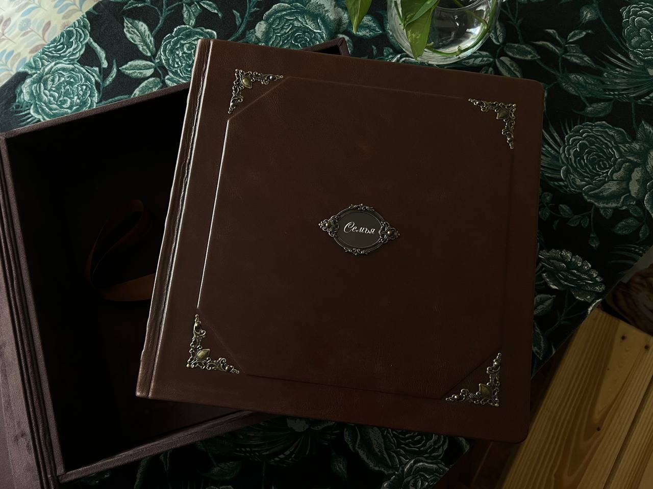 Статусный кожаный фотоальбом Natra в подарок руководителю