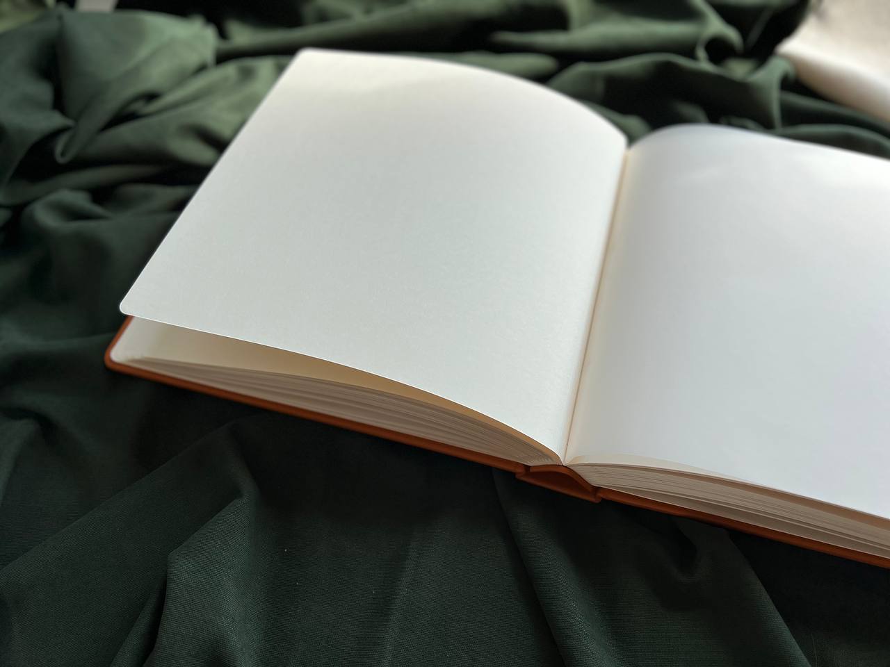 Открытый премиальный кожаный фотоальбом Natra с пустыми страницами