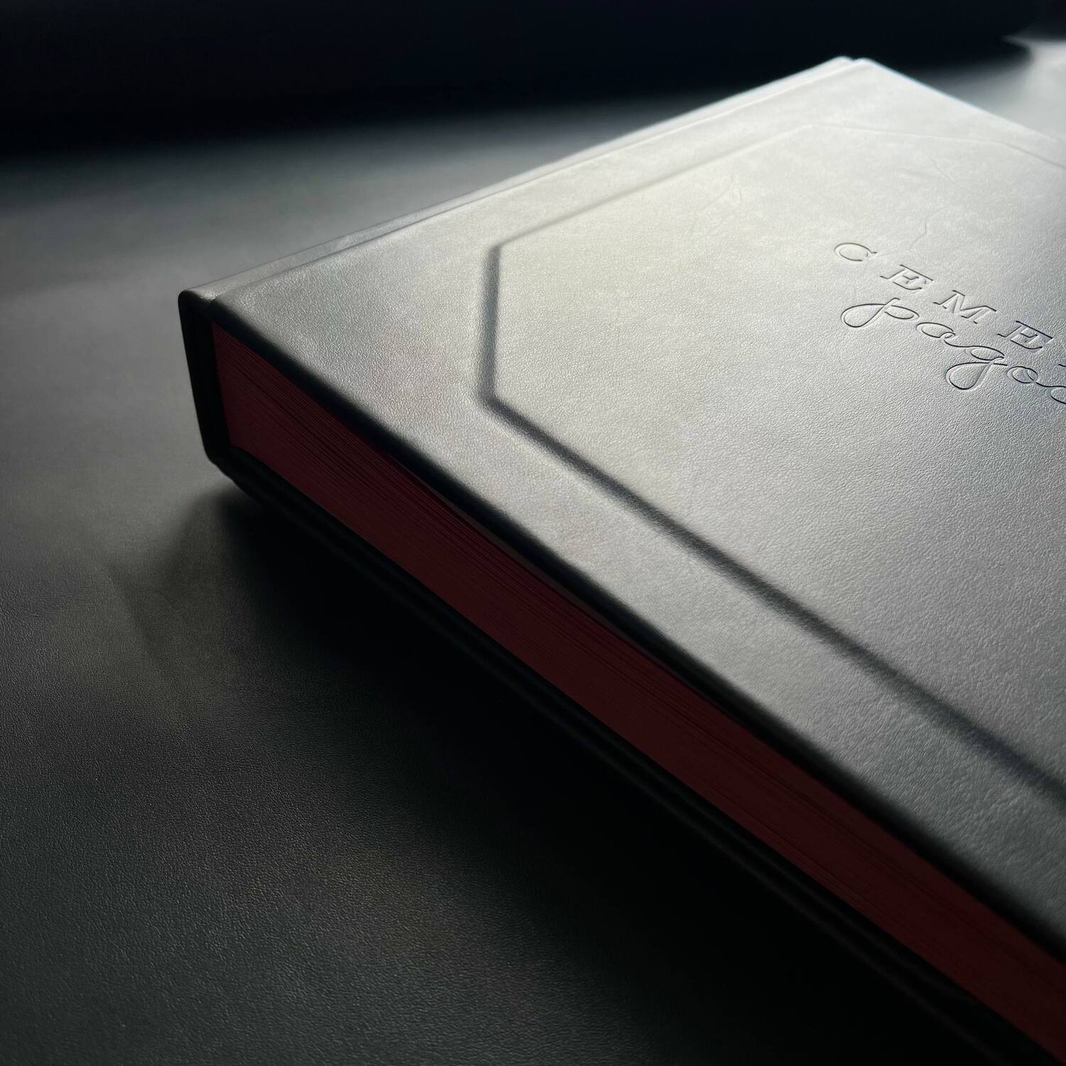 Премиальный кожаный фотоальбом Natra на заказ