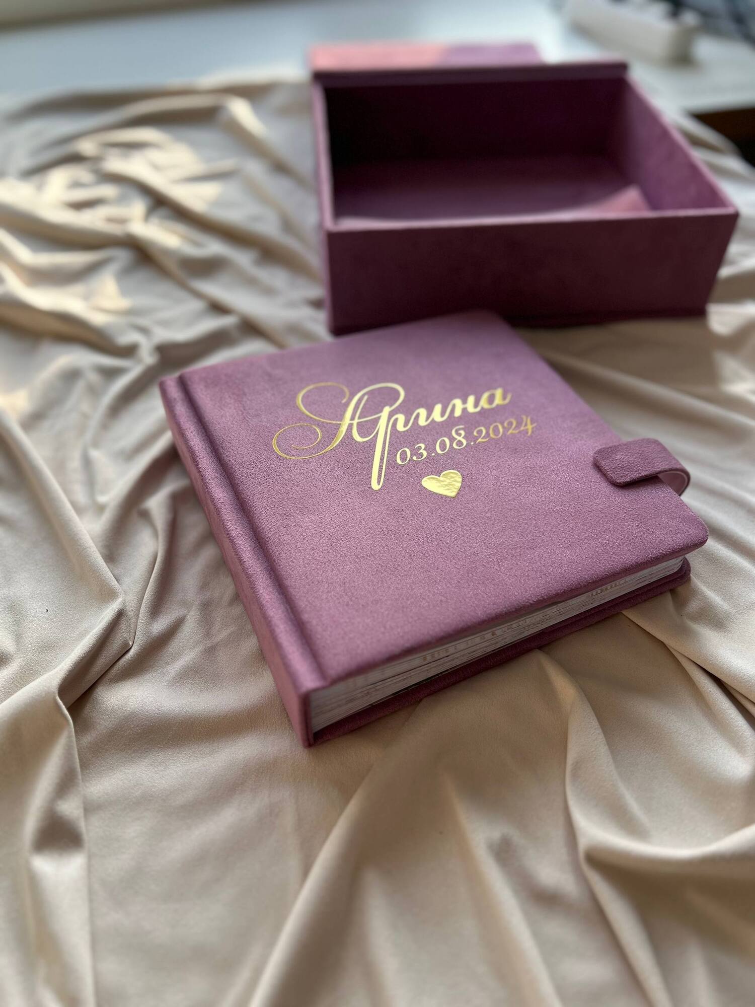 Детский архив с записями и иллюстрациями